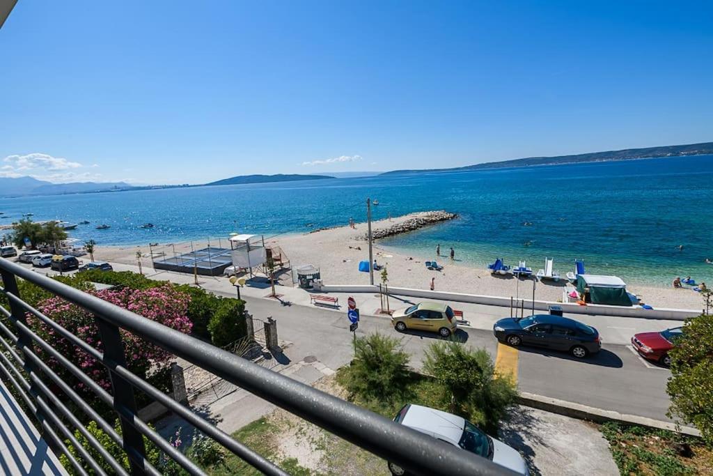 Stunning Beachfront Apartment With Roof Terrace Kaštela Kültér fotó